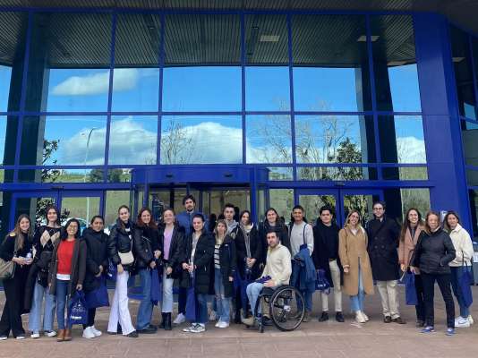 Inmersión en la Industria Farmacéutica: Estudiantes del Máster visitan los Laboratorios Normon en Madrid.